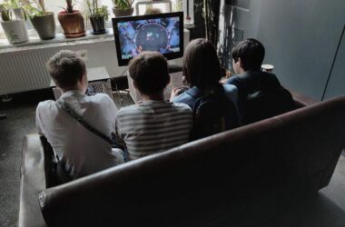 Prien lehnt Tracking von Kindern durch Eltern ab
