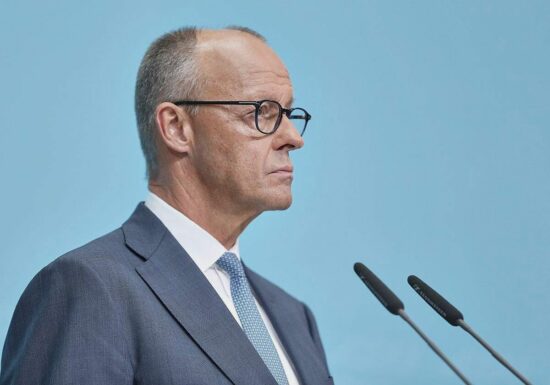 Linke fordert klare Worte von Merz an Emirate-Präsident