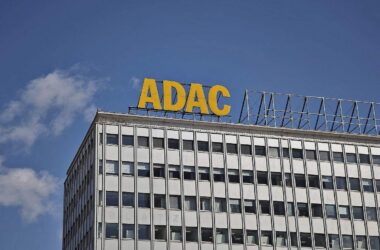 ADAC plädiert für Stromsteuersenkung als Anreiz für E-Autos