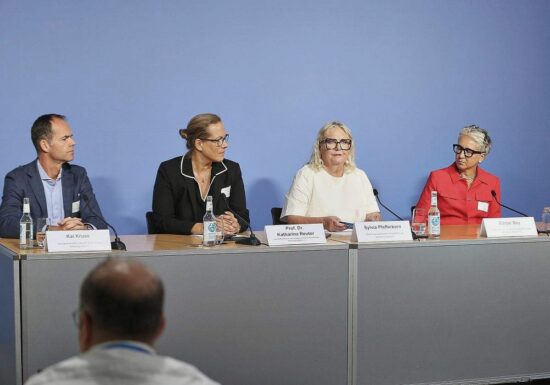 Günther lobt Verein "Wirtschaft für ein weltoffenes Deutschland"