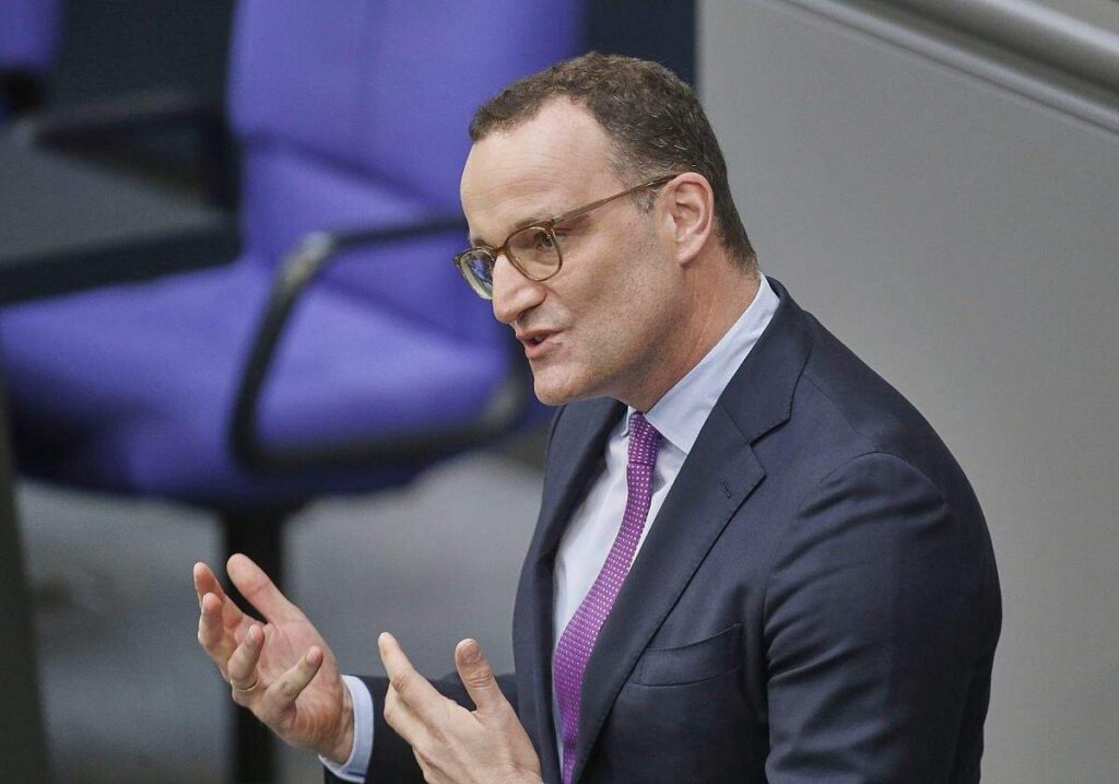 Grüne werfen Spahn mangelndes Anstandsgefühl vor