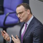 Grüne werfen Spahn mangelndes Anstandsgefühl vor