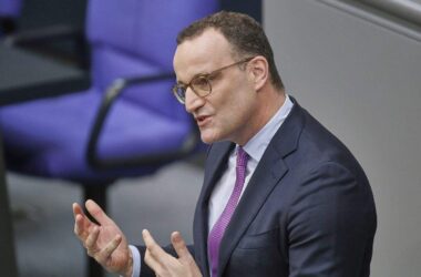 Grüne werfen Spahn mangelndes Anstandsgefühl vor
