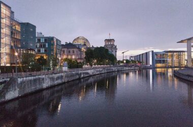 Bund und Berlin unterzeichnen neuen Hauptstadtfinanzierungsvertrag