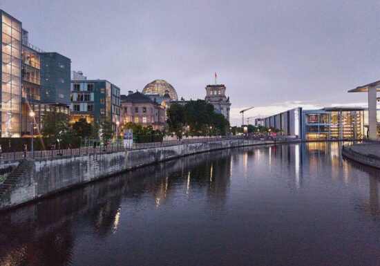 Bund und Berlin unterzeichnen neuen Hauptstadtfinanzierungsvertrag
