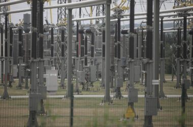 Angriffe auf Umspannwerke: NRW-Energieministerin kritisiert Regierung