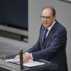 Dobrindt wirbt für "aktive Sicherheitspolitik"