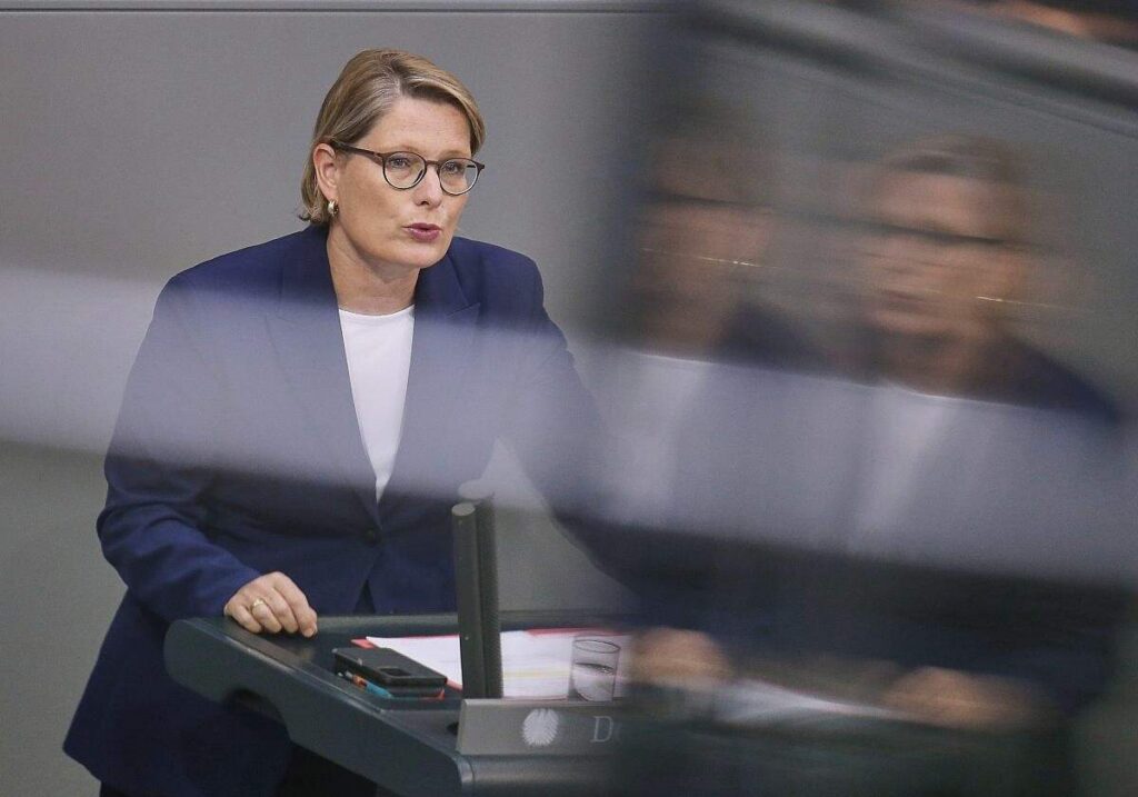 Hubig erinnert Beamte in Sachsen-Anhalt an Remonstrationspflicht