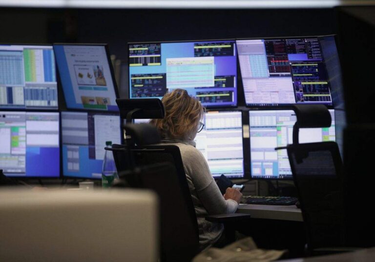 Dax gibt leicht nach - Anleihen legen weiter zu