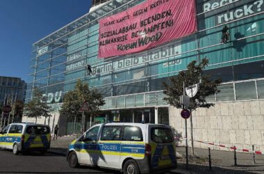 Umweltaktivisten besetzen Dach der CDU-Zentrale in Berlin