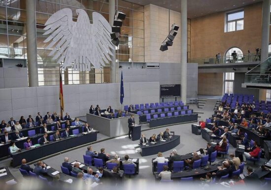 Haushaltswoche beginnt - Klingbeil sieht Aufschwung