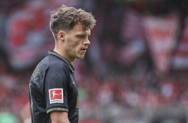 1. Bundesliga: Augsburg erobert in Frankfurt die Tabellenspitze