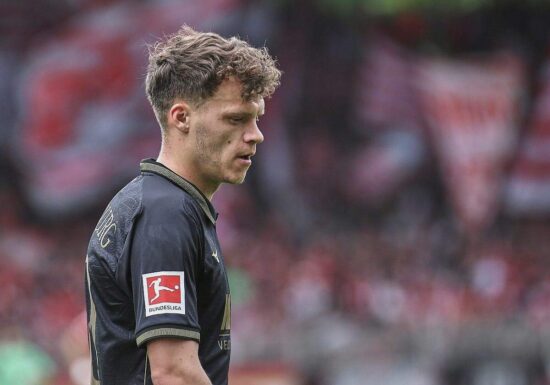 1. Bundesliga: Augsburg erobert in Frankfurt die Tabellenspitze