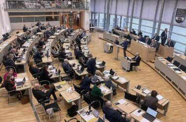 Frauenanteil in Länderparlamenten steigt nur leicht