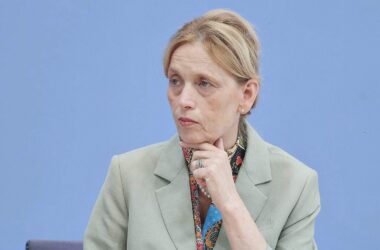 Prien kritisiert naiven Umgang mit digitalen Medien