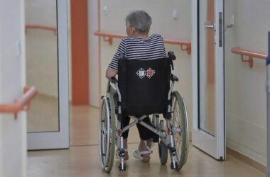 Lauterbach will Pflegezuschüsse nach Einkommen staffeln