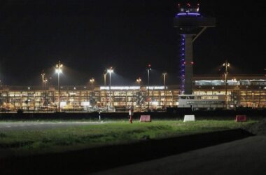 Drohnensichtung führt zu Luftraumsperrung am Flughafen BER
