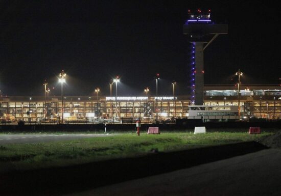 Drohnensichtung führt zu Luftraumsperrung am Flughafen BER