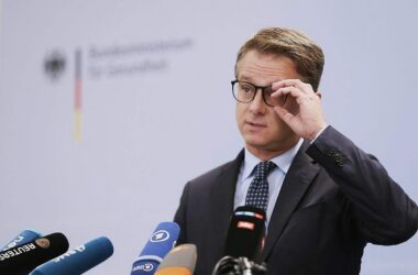Pflegereform: Regierung verschiebt Streitthemen in Kommission