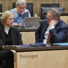 Voigt will mit BSW-Abtrünnigen weiterregieren