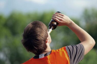 Weniger junge Menschen trinken Alkohol