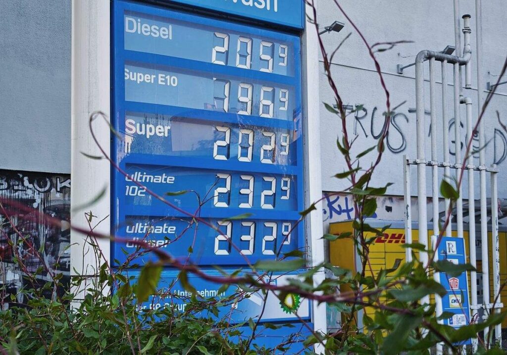 Klingbeil will "Übergewinnsteuer" für Entlastung bei Spritpreisen