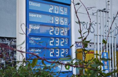 Klingbeil will "Übergewinnsteuer" für Entlastung bei Spritpreisen