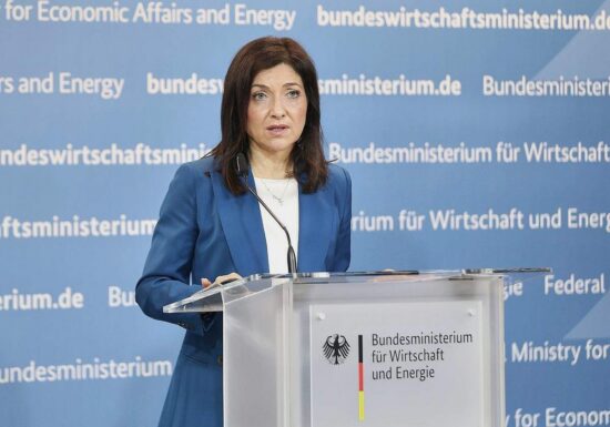 SPD wirft Reiche mangelnde Konzentration auf Ministerium vor