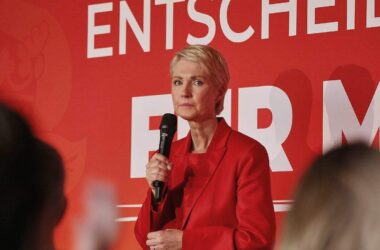 Schwesig will mit Grünen und Linken sprechen