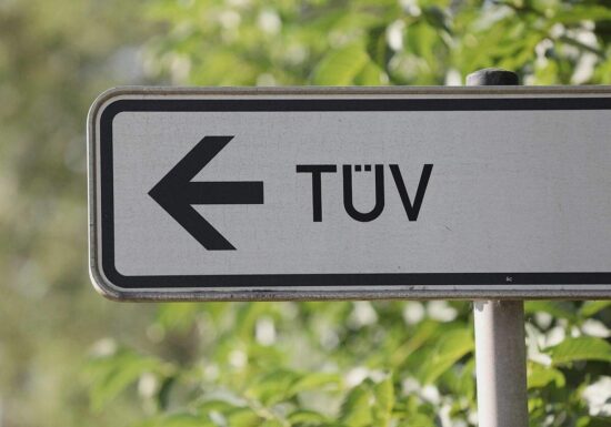 TÜV will Pflichtprüfung für KI-Sprachmodelle