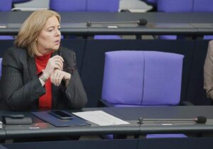 CSU-Politiker Hoffmann gegen Rauswurf von Arbeitsministerin Bas