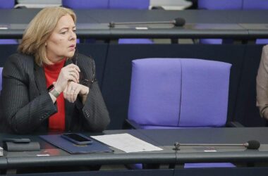 CSU-Politiker Hoffmann gegen Rauswurf von Arbeitsministerin Bas