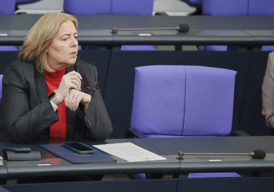 CSU-Politiker Hoffmann gegen Rauswurf von Arbeitsministerin Bas