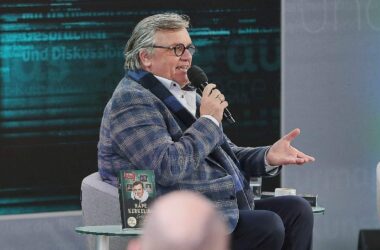 Hape Kerkeling hält Vortrag bei SPD-Fraktionsklausur