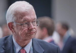 Roland Koch warnt CDU vor Minderheitsregierung