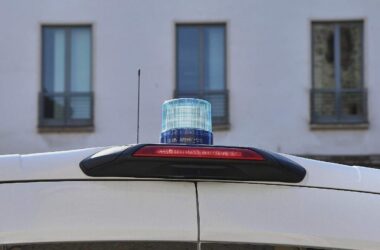 Anschlagversuch auf Rüstungsunternehmen: Zwei Verdächtige in Haft