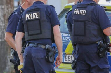 Nach Sabotage an Umspannwerken: Polizei sucht 48-Jährigen mit Foto