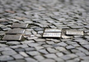 Sächsische Kleinstadt verbietet "Stolpersteine"