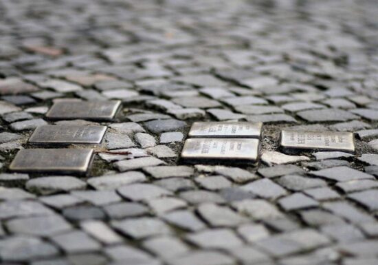 Sächsische Kleinstadt verbietet "Stolpersteine"