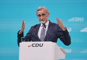 Sachsens Innenminister will Grundrecht auf Asyl abschaffen