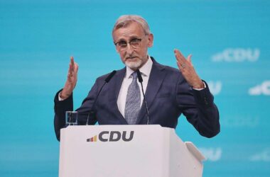 Sachsens Innenminister will Grundrecht auf Asyl abschaffen