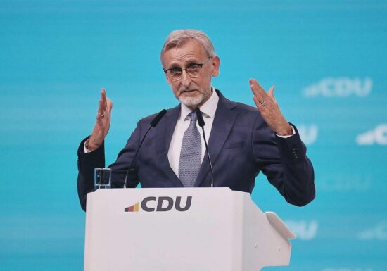 Sachsens Innenminister will Grundrecht auf Asyl abschaffen