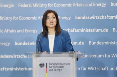 Reiche will Kampfgeist bei Reformvorhaben