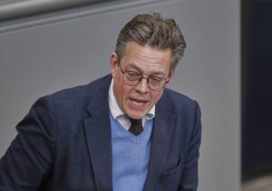 Von Notz fordert Moratorium für neue KI-Anwendungen