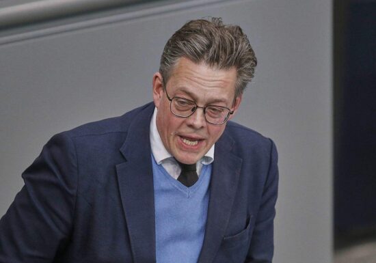 Von Notz fordert Moratorium für neue KI-Anwendungen