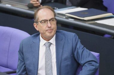 Grüne und Union streiten über Dobrindts Sprachkurs-Verschärfung