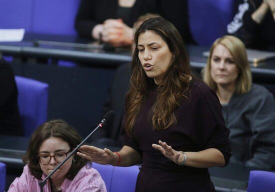 Linken-Politikerin Köktürk droht CDU-Abgeordnetem mit Anwalt