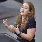 Lang warnt vor Verlust "einer ganzen Generation"