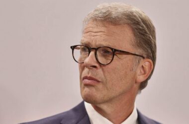 Deutsche-Bank-Chef Sewing kritisiert Tankrabatt