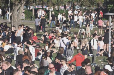 Opposition stärkt Jugend vor geplanten Protesten den Rücken